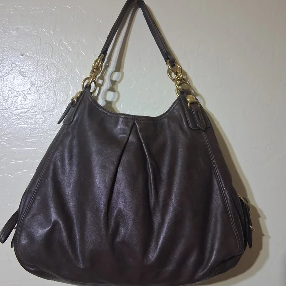Classic Leather Hobo Bag in Dark Brown - Coach - Picture 2 of 7